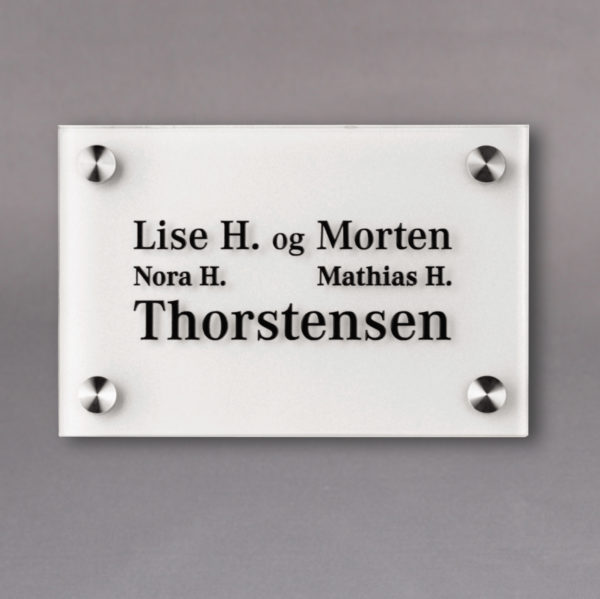 Akrylskilt sortgravert